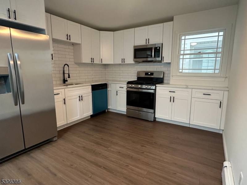 Bayonne City, NJ 07002,25 E 34Th St