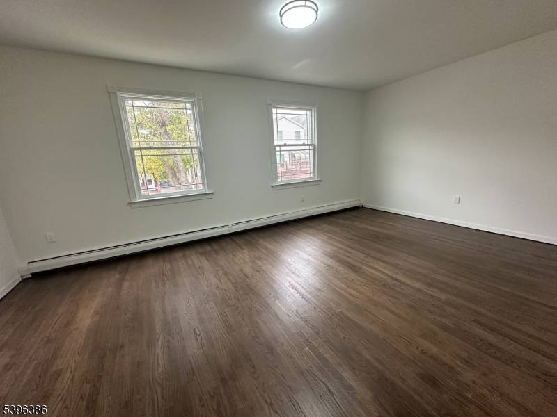 Bayonne City, NJ 07002,25 E 34Th St