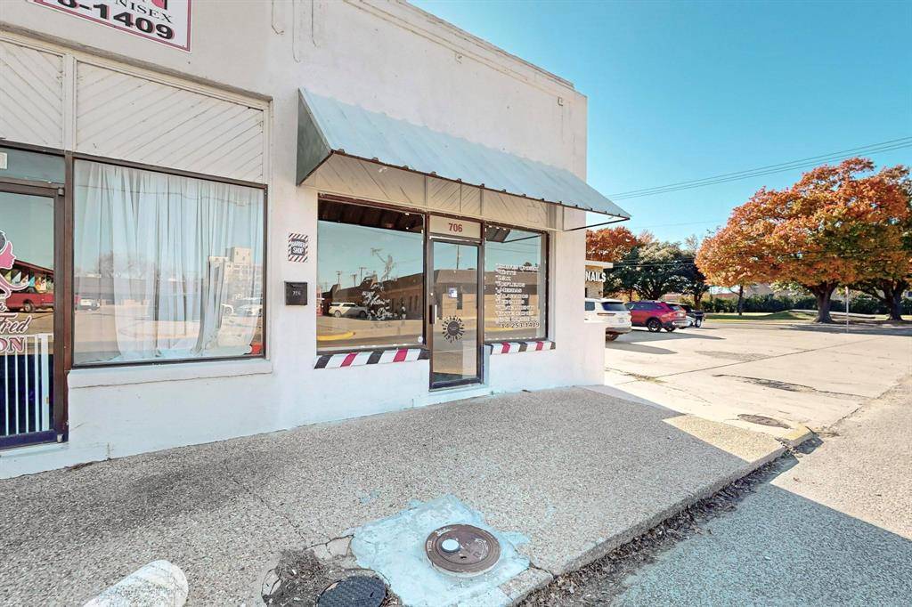 Gainesville, TX 76240,710 E California Street