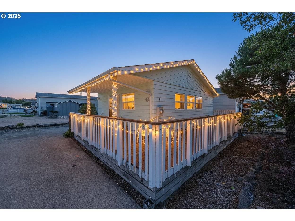 Lakeside, OR 97449,4 CREEK LN