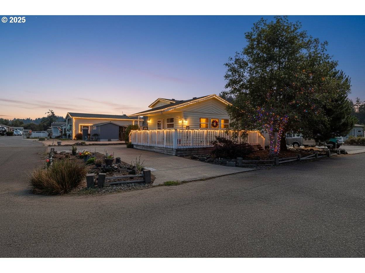 Lakeside, OR 97449,4 CREEK LN