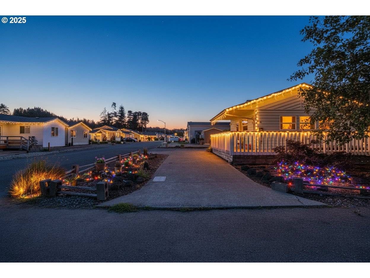 Lakeside, OR 97449,4 CREEK LN