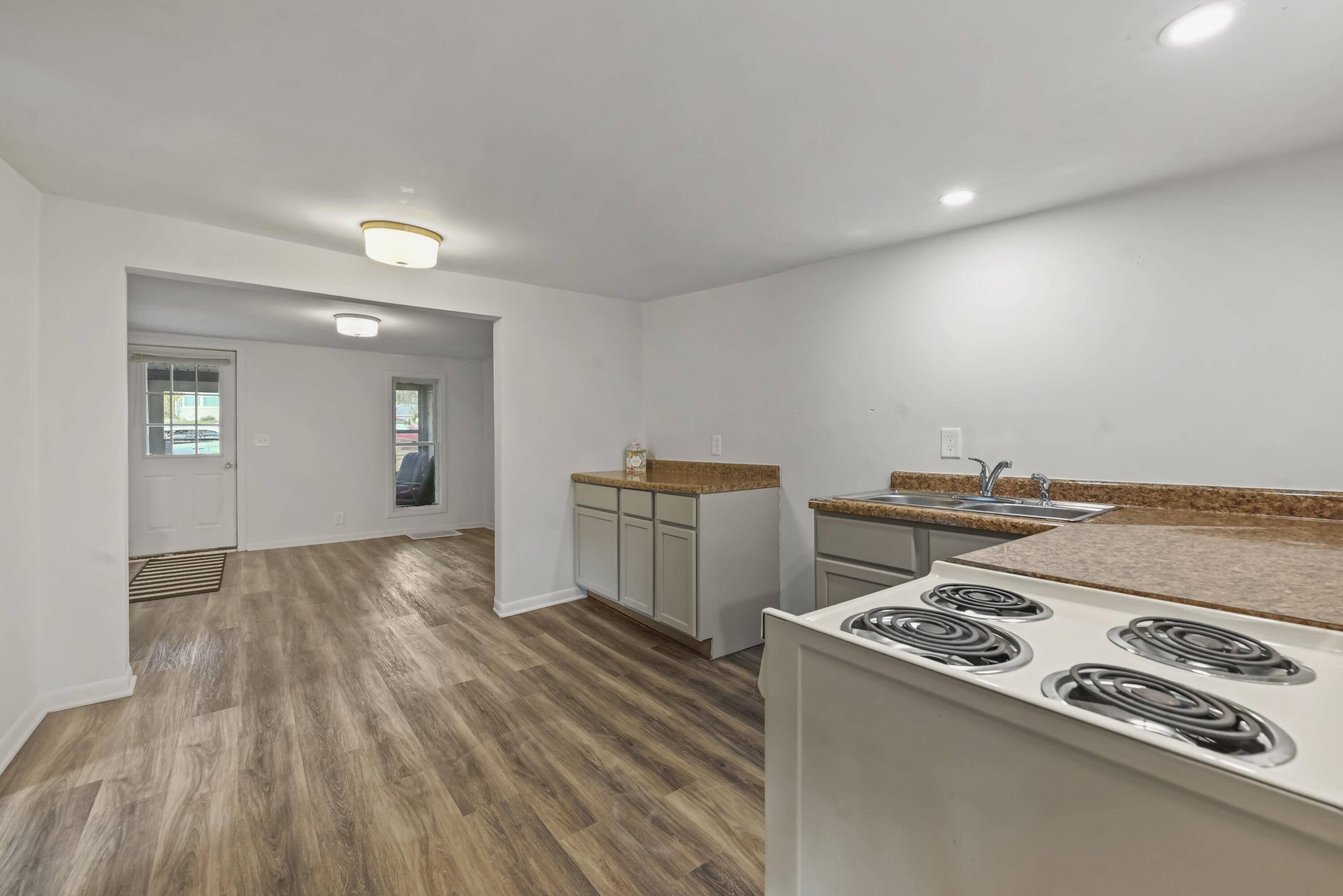 Jackson, MI 49203,411 Hinckley BLVD