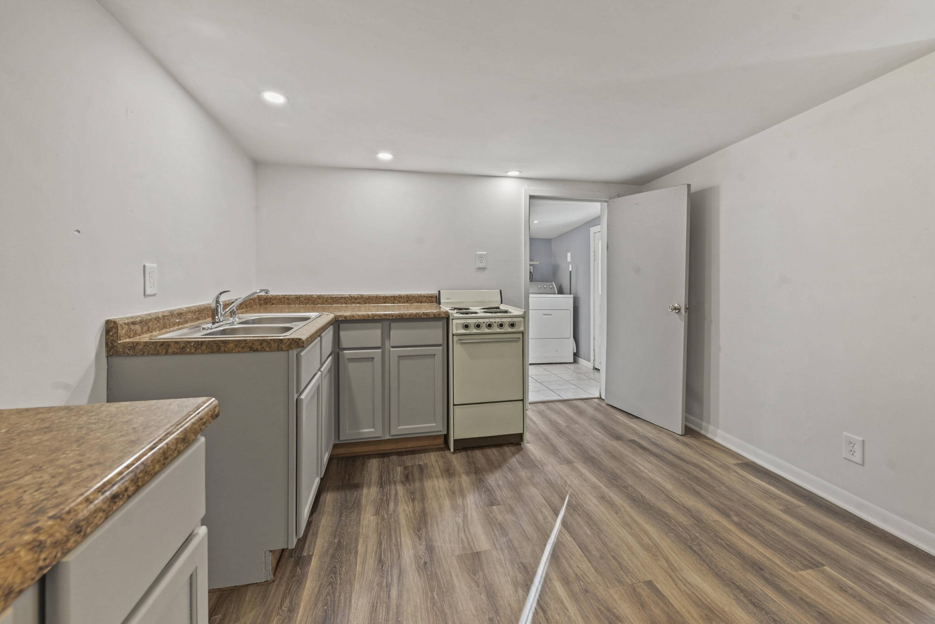 Jackson, MI 49203,411 Hinckley BLVD