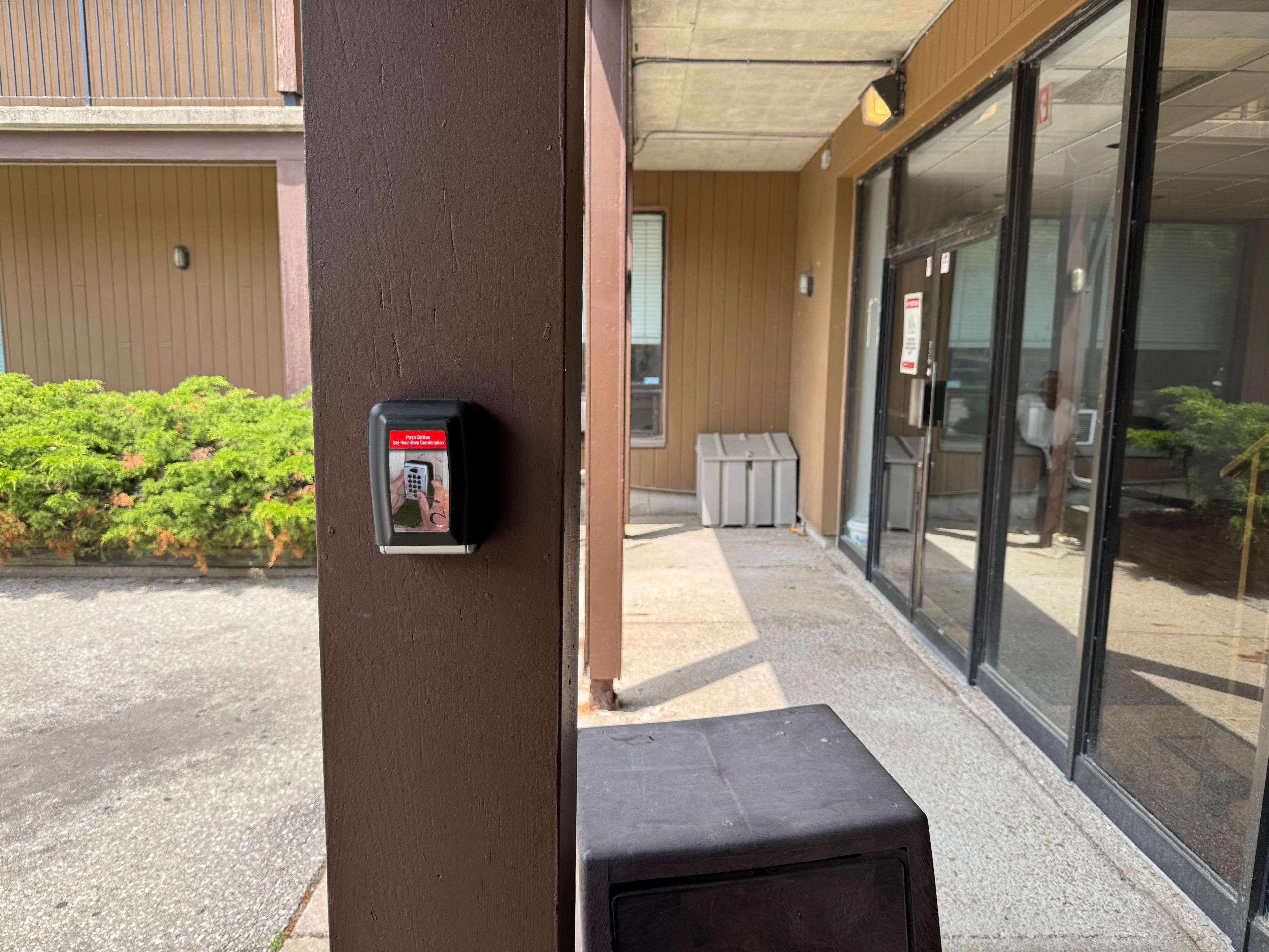 Toronto W10, ON M9V 4B9,2630 Kipling AVE #7