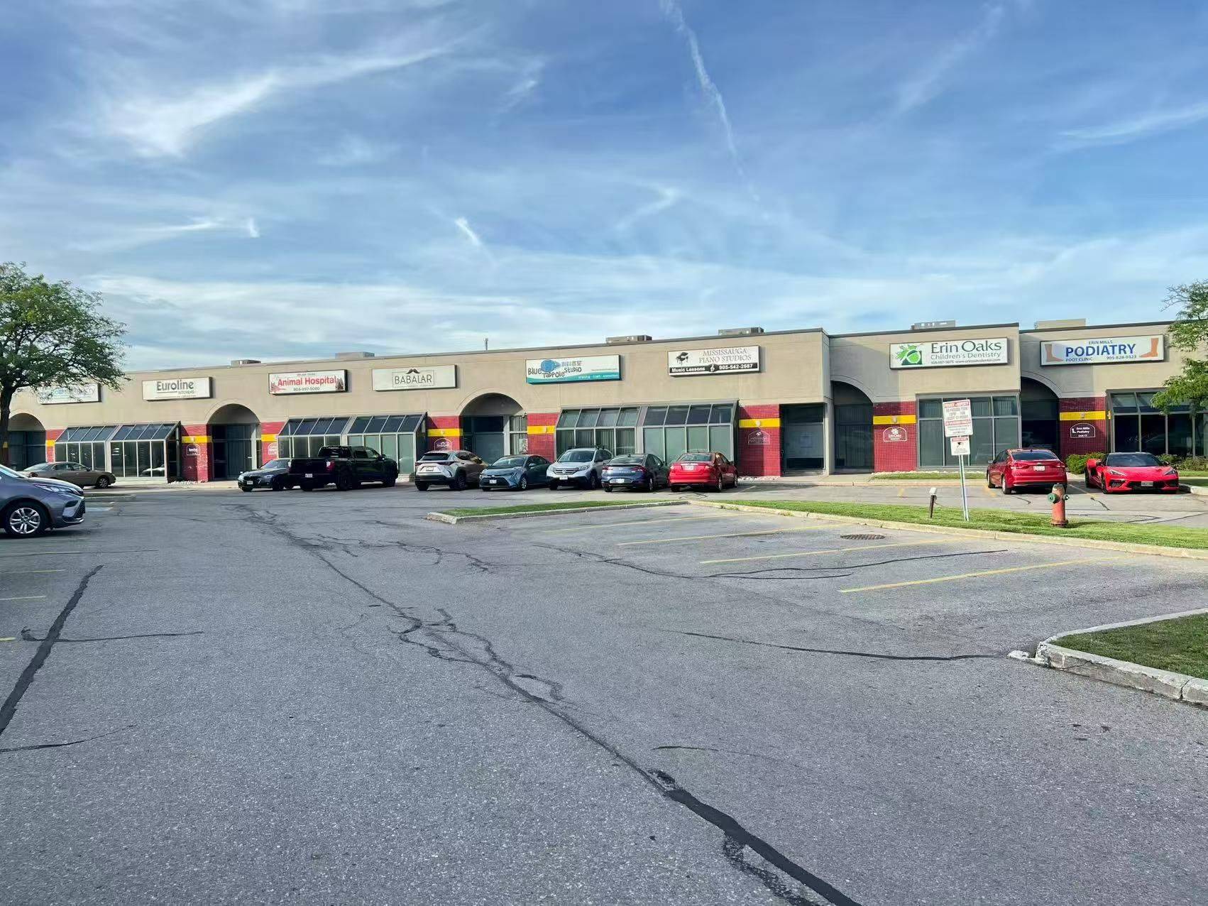 Mississauga, ON L5L 5M6,3075 Ridgeway DR #21