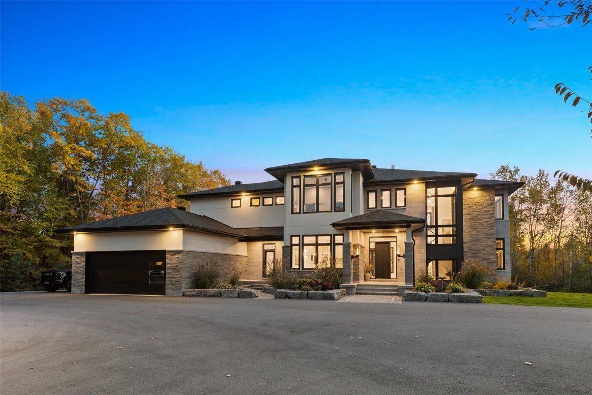 Carp - Huntley Ward, ON K0A 1L0,131 Cherryhill DR