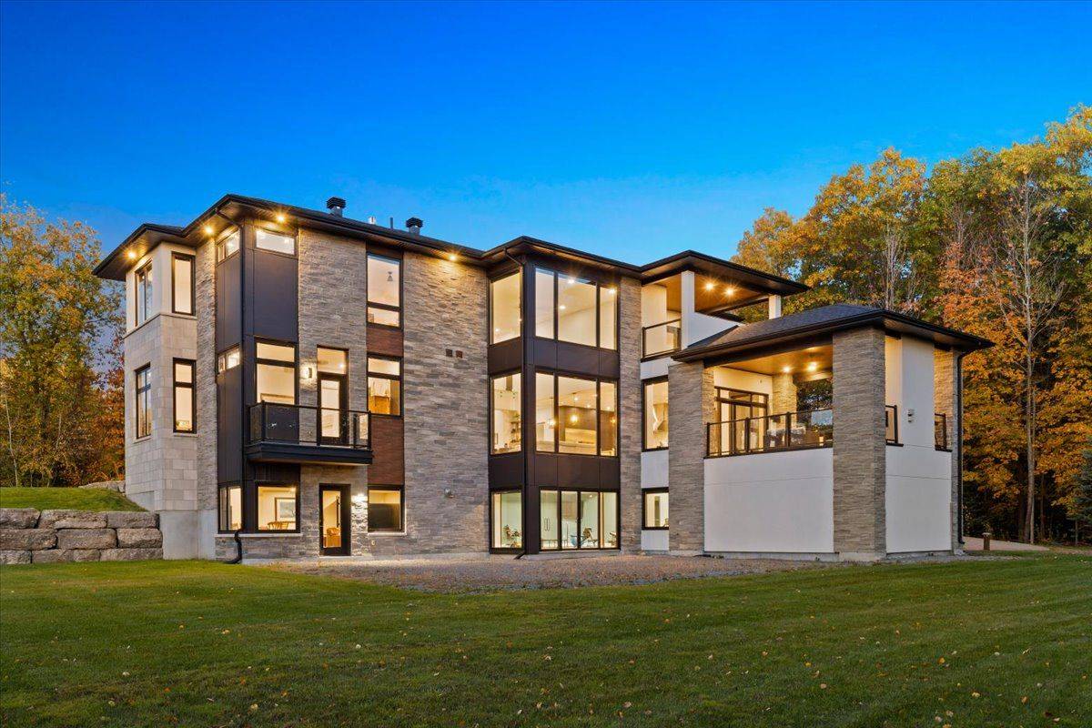 Carp - Huntley Ward, ON K0A 1L0,131 Cherryhill DR