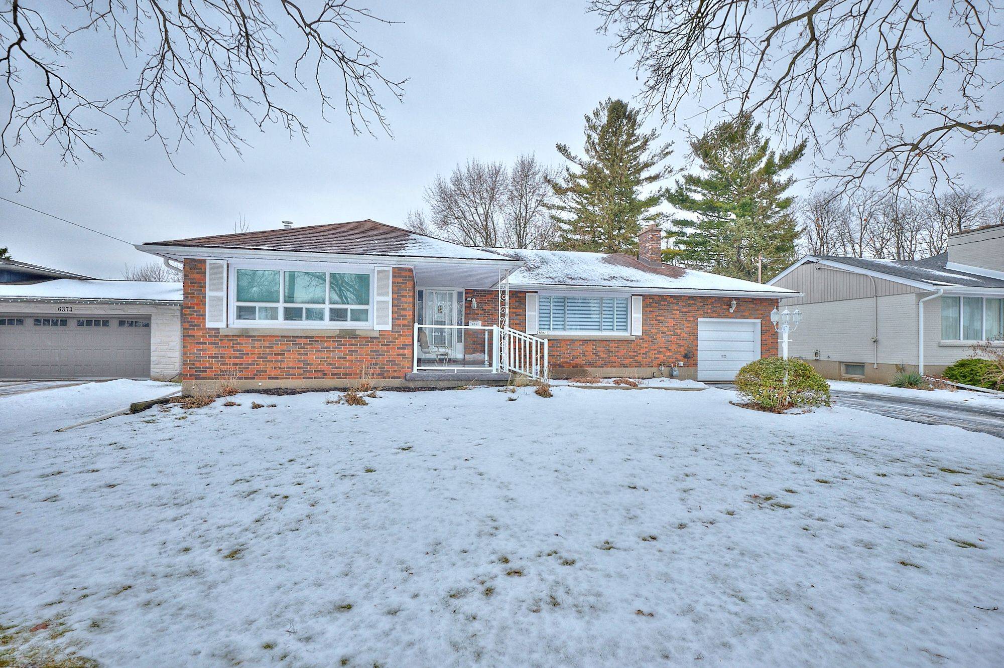Niagara Falls, ON L2G 2C9,6361 Clare CRES