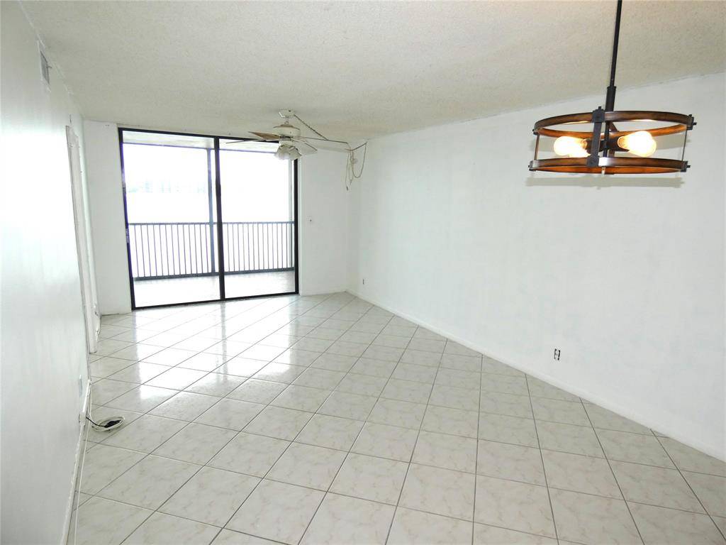 Oakland Park, FL 33309,116 Lake Emerald Dr #302