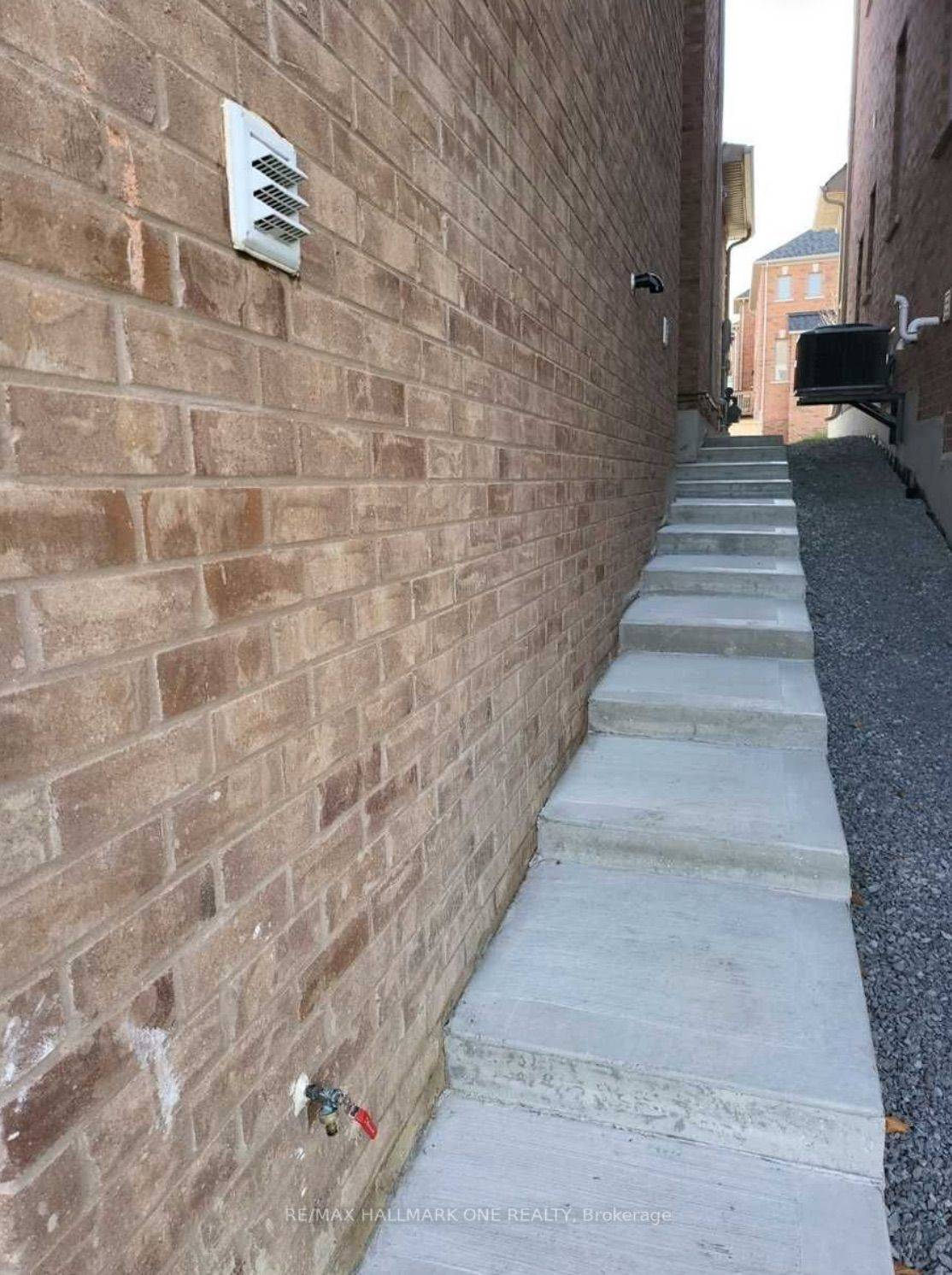 East Gwillimbury, ON L9N 0V2,18 Frank Kelly DR