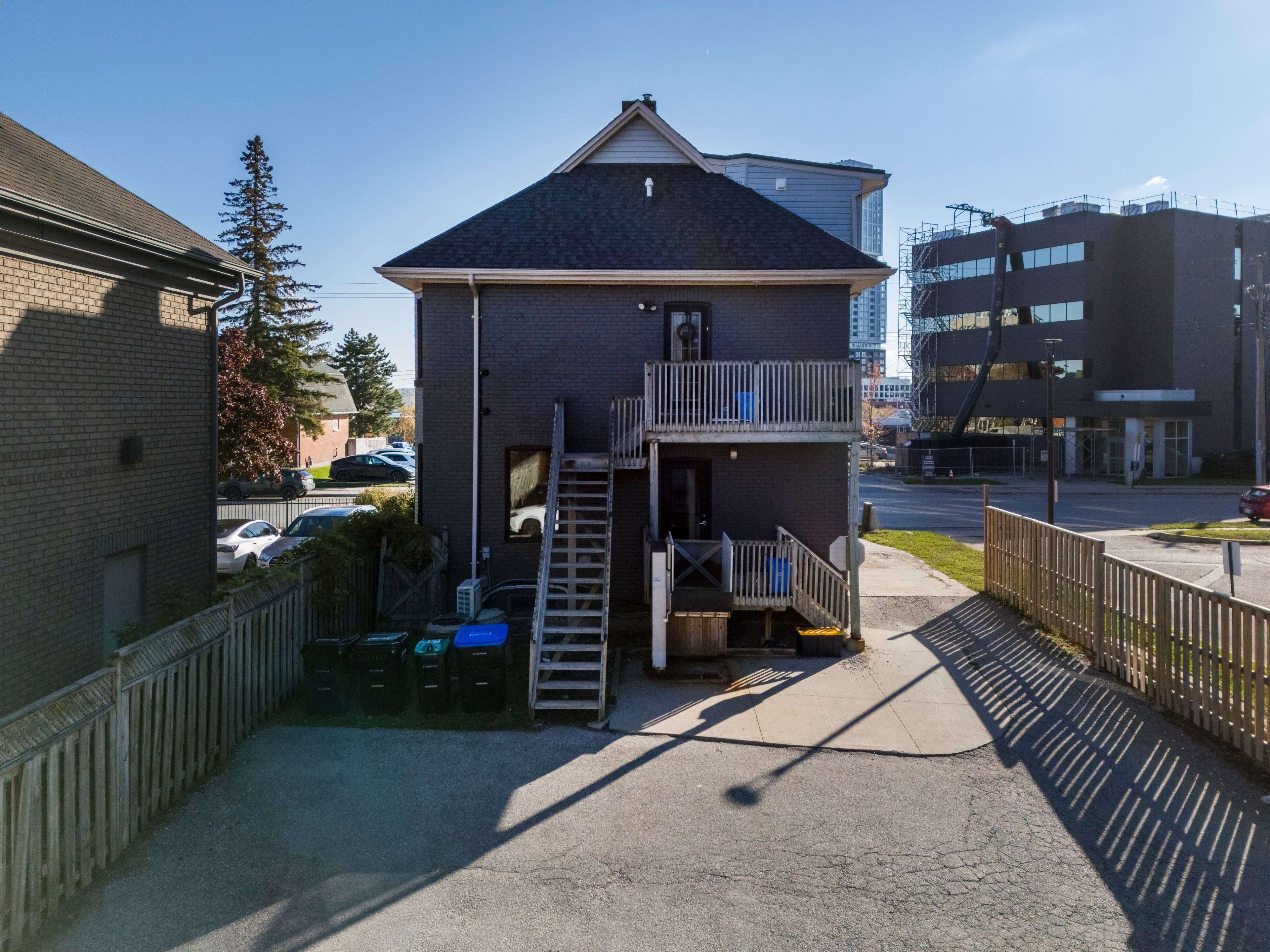 Barrie, ON L4M 1L4,18 Worsley ST