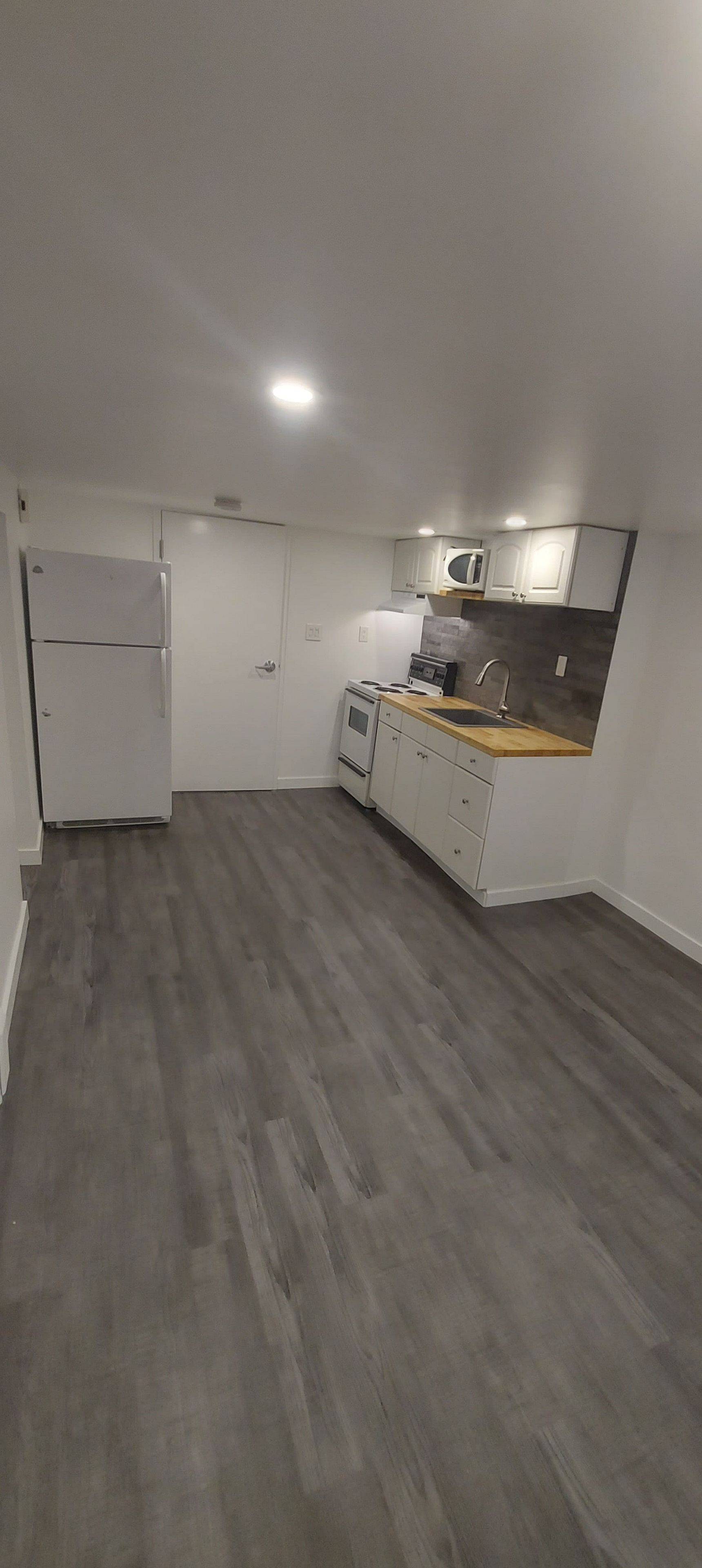 Toronto C04, ON M5N 1G4,74 Burnaby BLVD #Lower 1