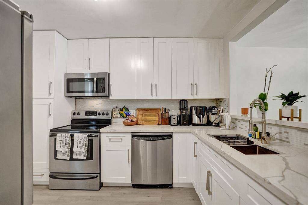 Lauderhill, FL 33319,6260 S Falls Cir dr #102