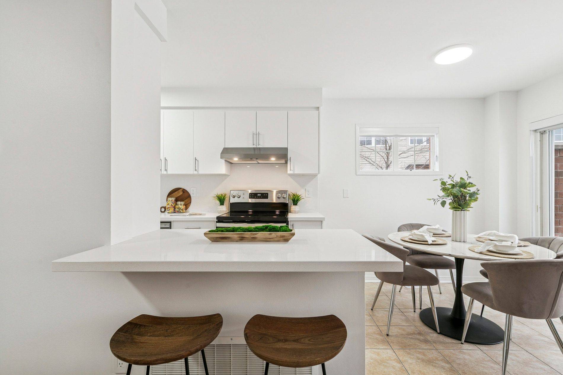 Mississauga, ON L5M 0A5,3950 Erin Centre BLVD #45