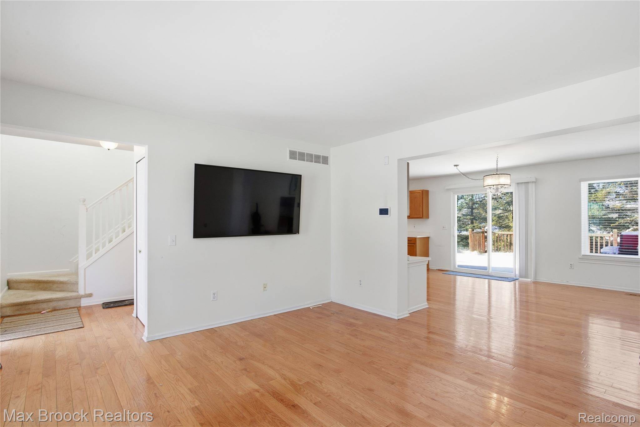 Waterford, MI 48327,1418 Glenview DR