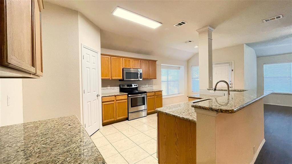 Arlington, TX 76002,8209 Macgregor Drive