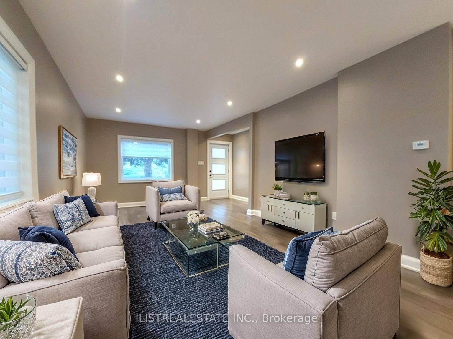 Toronto E04, ON M1L 4M1,43 Anaconda AVE