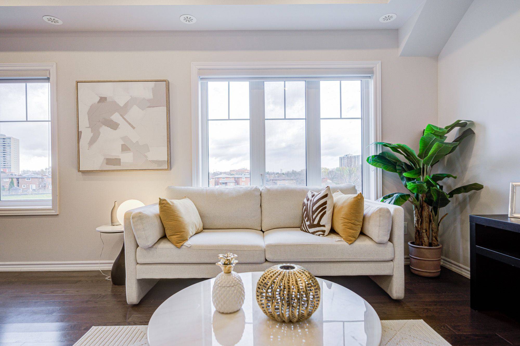 Toronto E05, ON M1W 0A5,13 Eaton Park LN #16