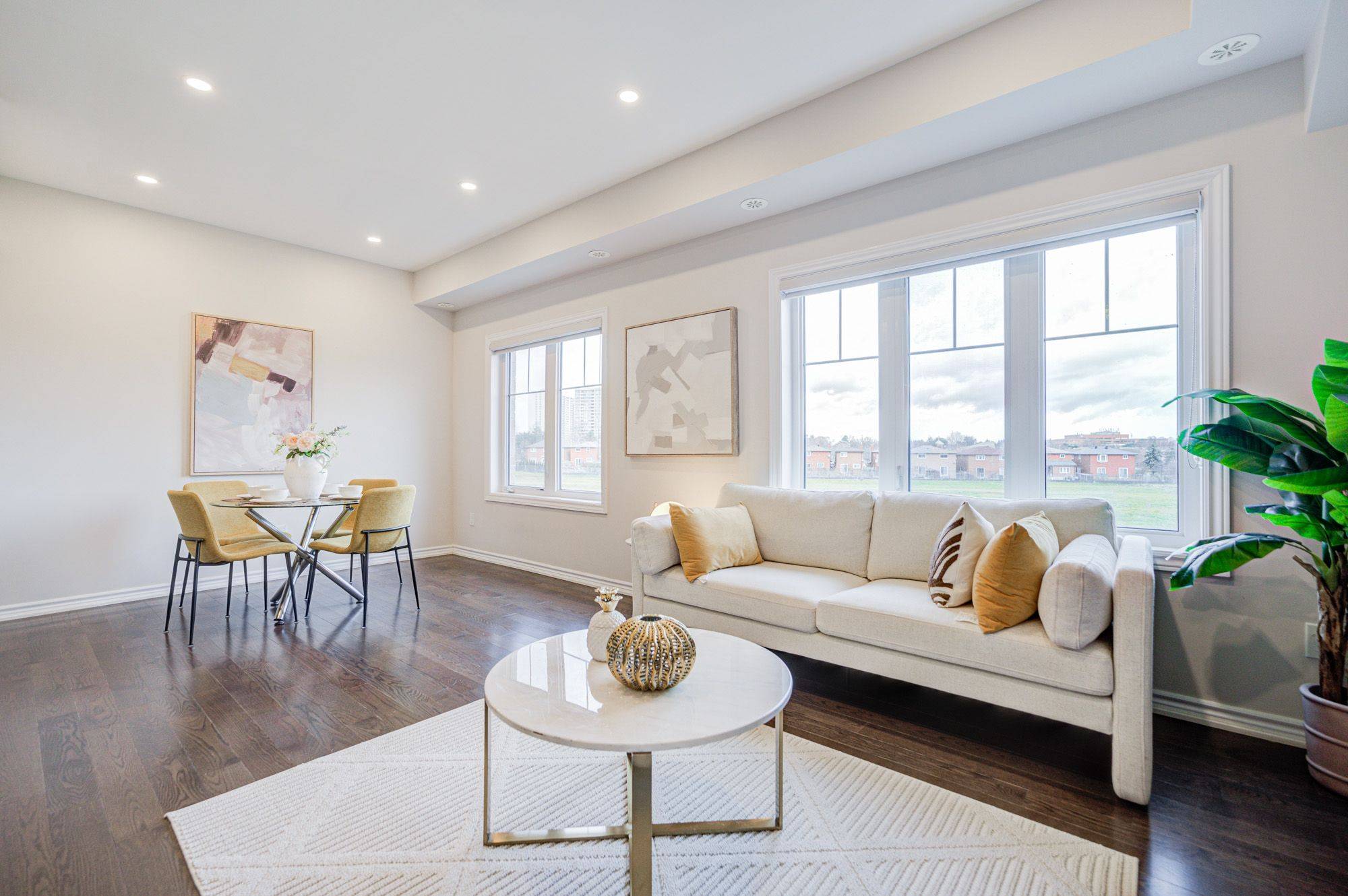 Toronto E05, ON M1W 0A5,13 Eaton Park LN #16