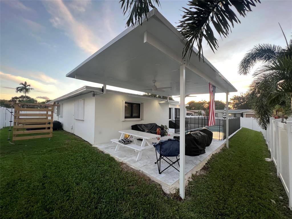 Pembroke Pines, FL 33024,9431 NW 18TH ST