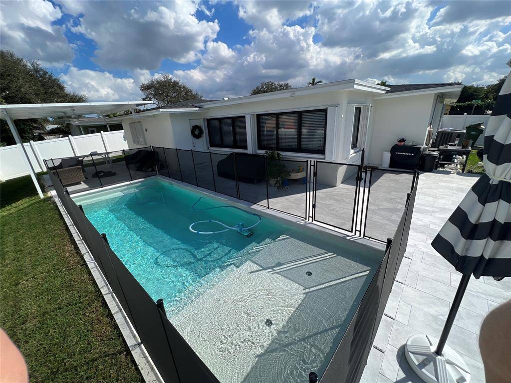 Pembroke Pines, FL 33024,9431 NW 18TH ST