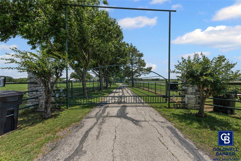 Cleburne, TX 76033,1221 Park N Boulevard