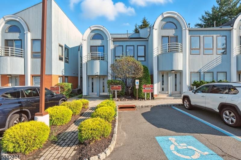 Mountainside Boro, NJ 07092,1124 Springfield Ave