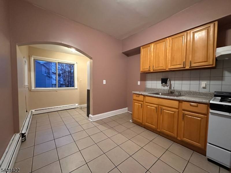 Elizabeth City, NJ 07201,748 Trumbull St #2