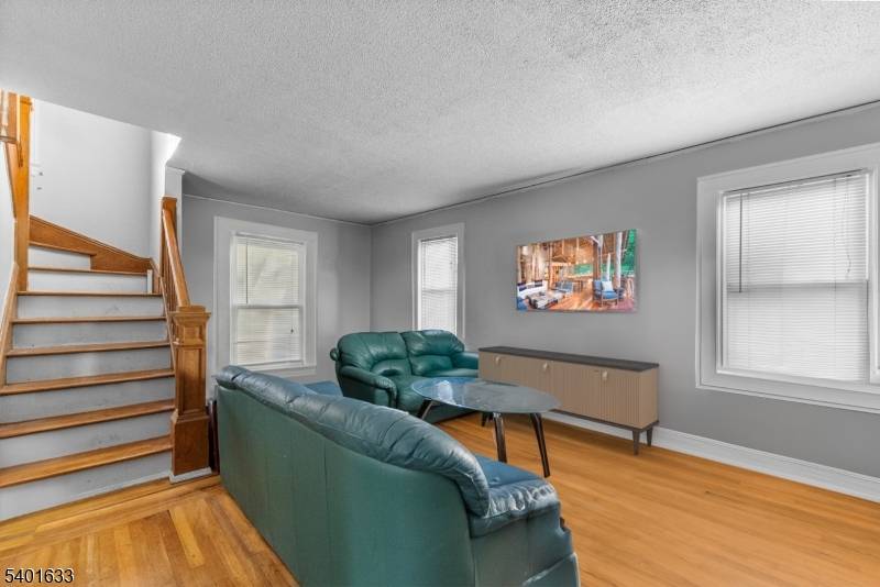 Tenafly Boro, NJ 07670,43 Esmond Pl