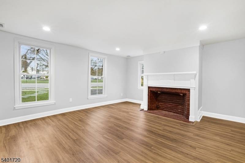 Mendham Boro, NJ 07945,9 W Main St