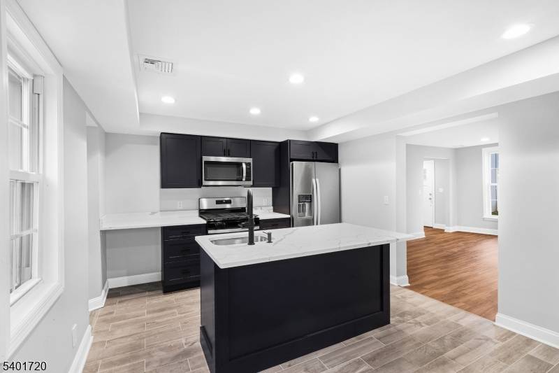 Mendham Boro, NJ 07945,9 W Main St