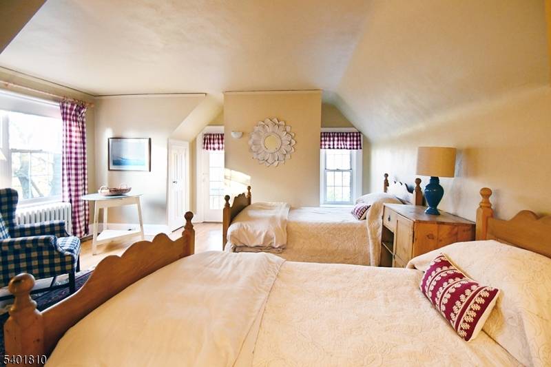 Summit City, NJ 07901,15 Euclid Ave #3