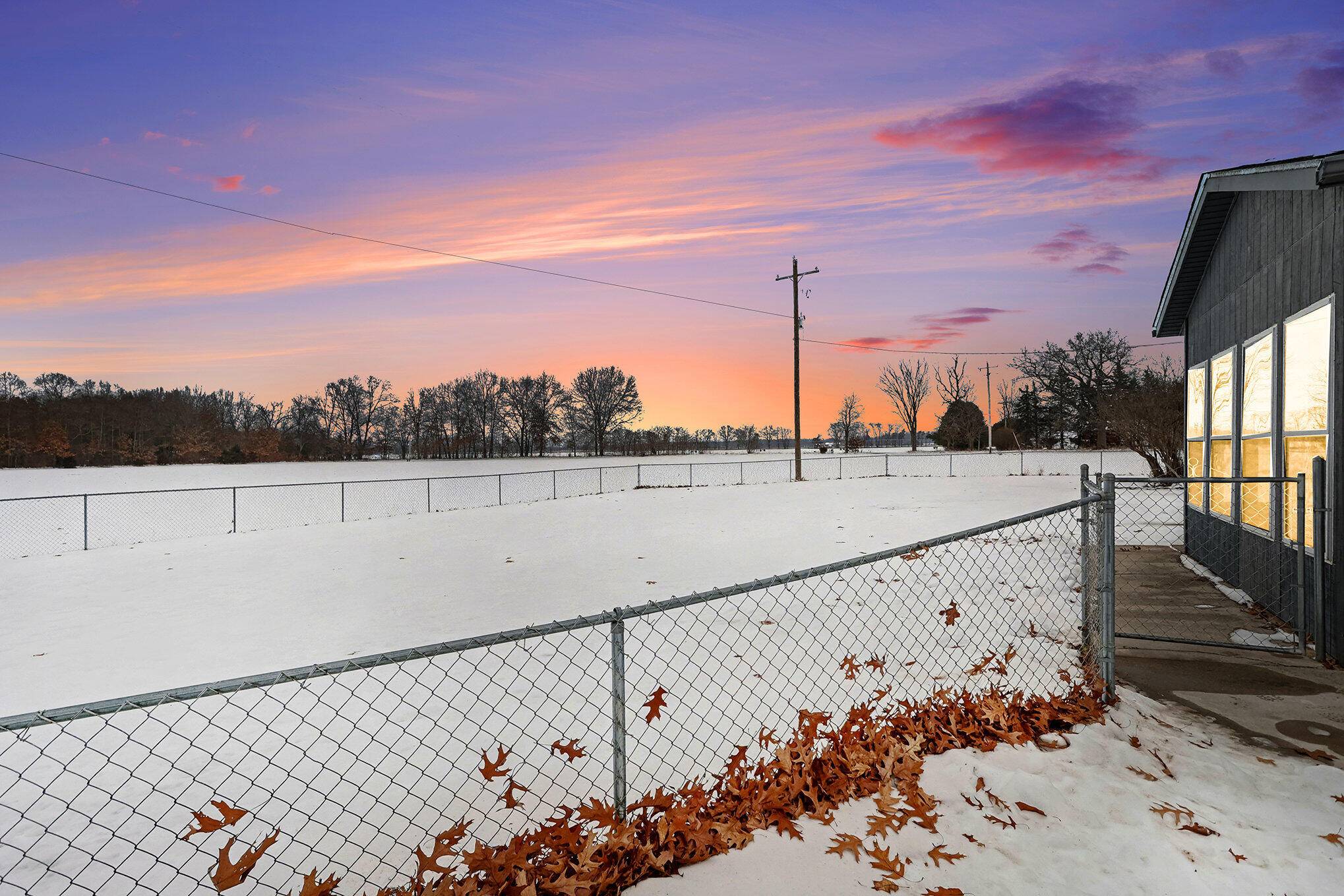 Three Rivers, MI 49093,19910 Moorepark RD