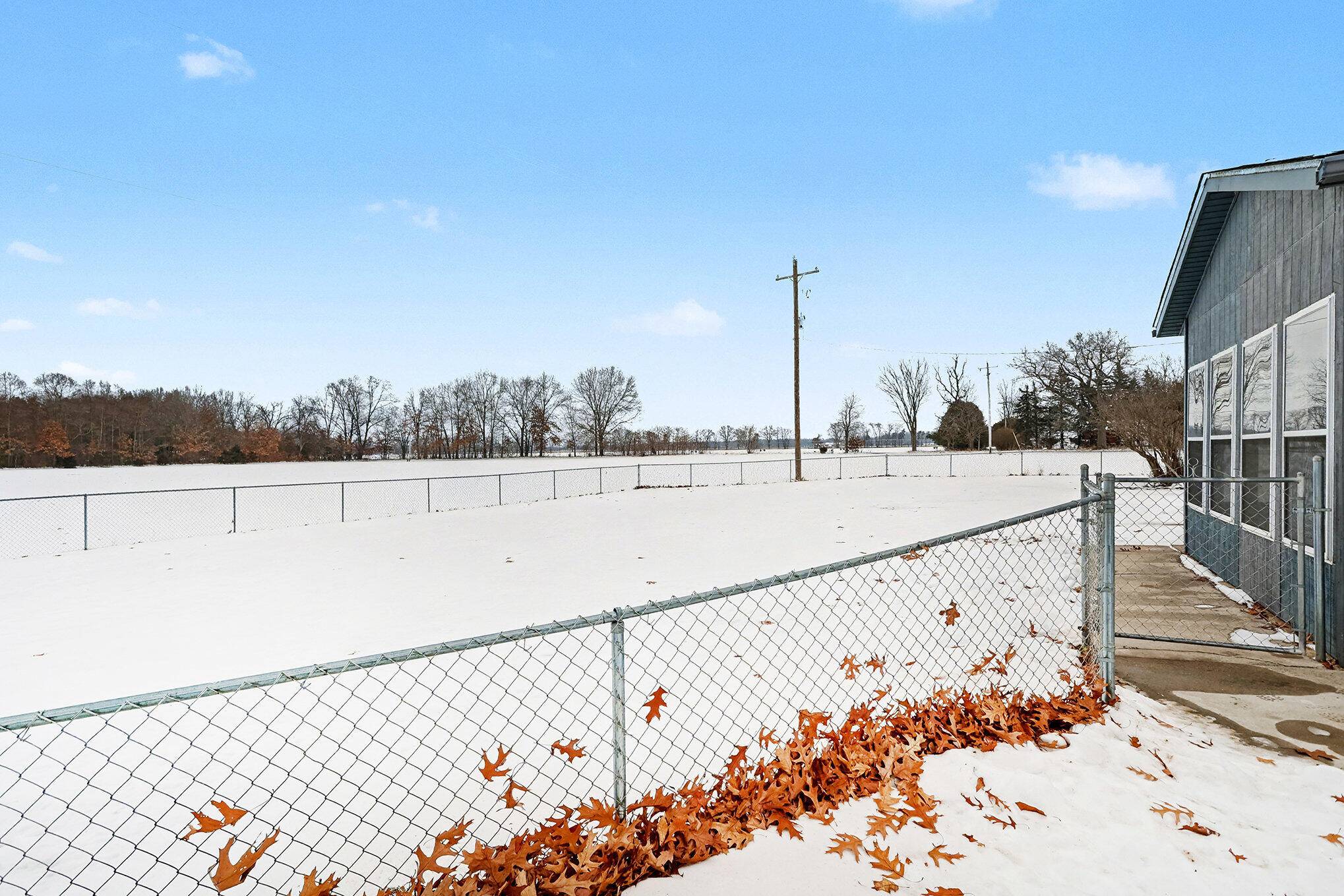 Three Rivers, MI 49093,19910 Moorepark RD