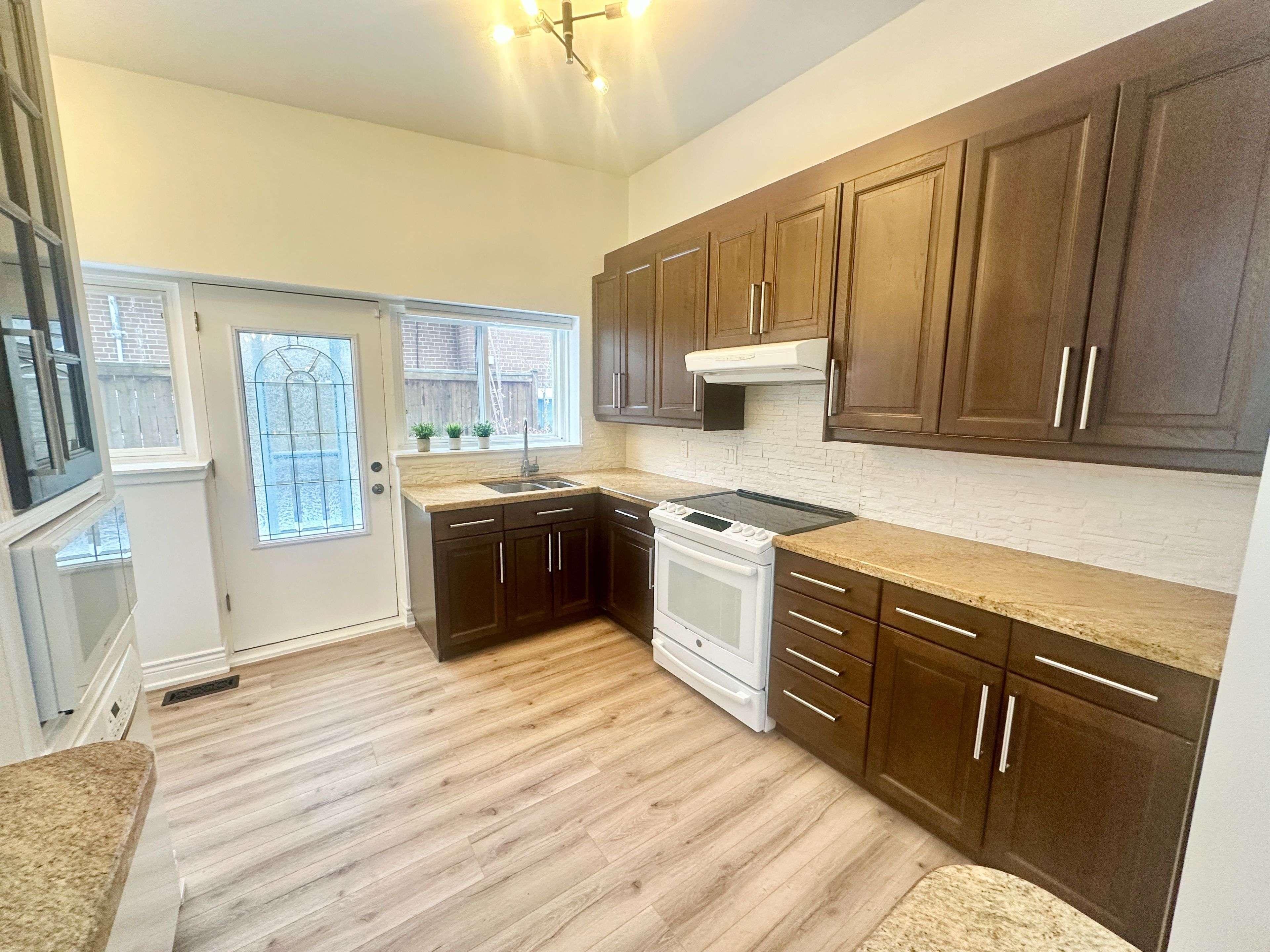 Toronto C13, ON M3A 2C9,69 Roywood DR #Main