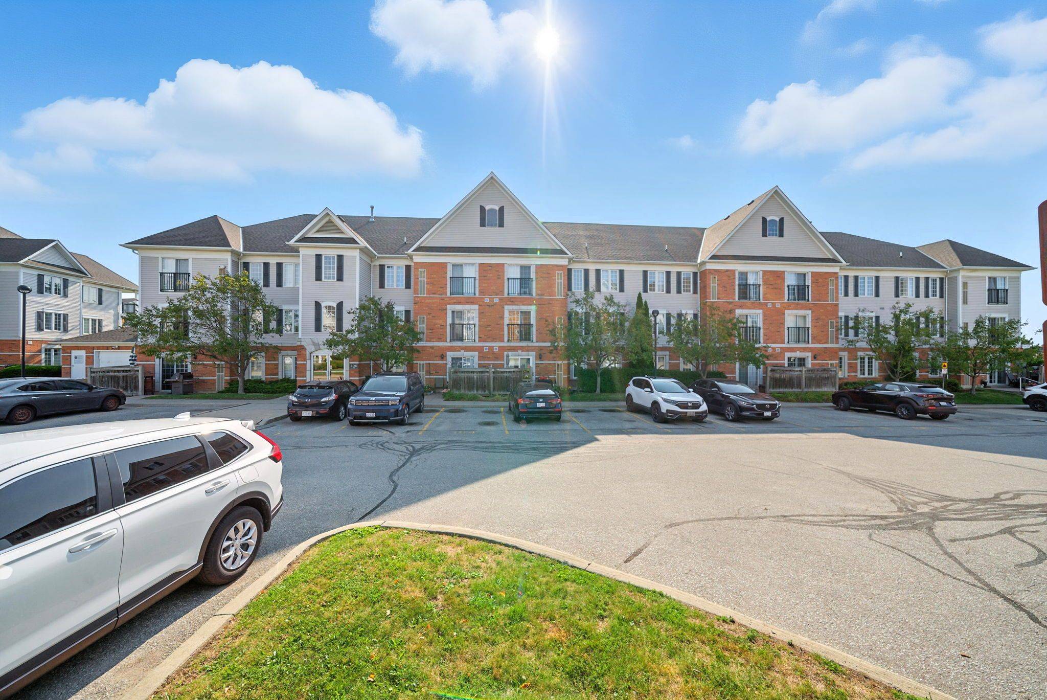 Clarington, ON L1C 5N7,106 Aspen Springs DR #211