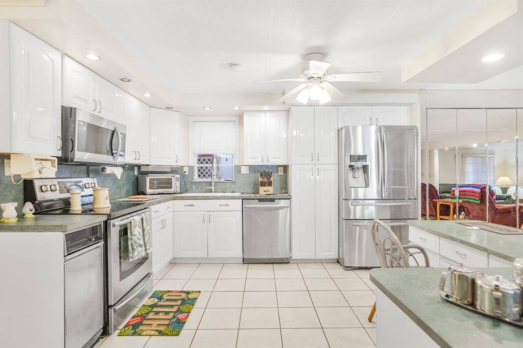 Dania Beach, FL 33312,3033 Lakeshore Dr