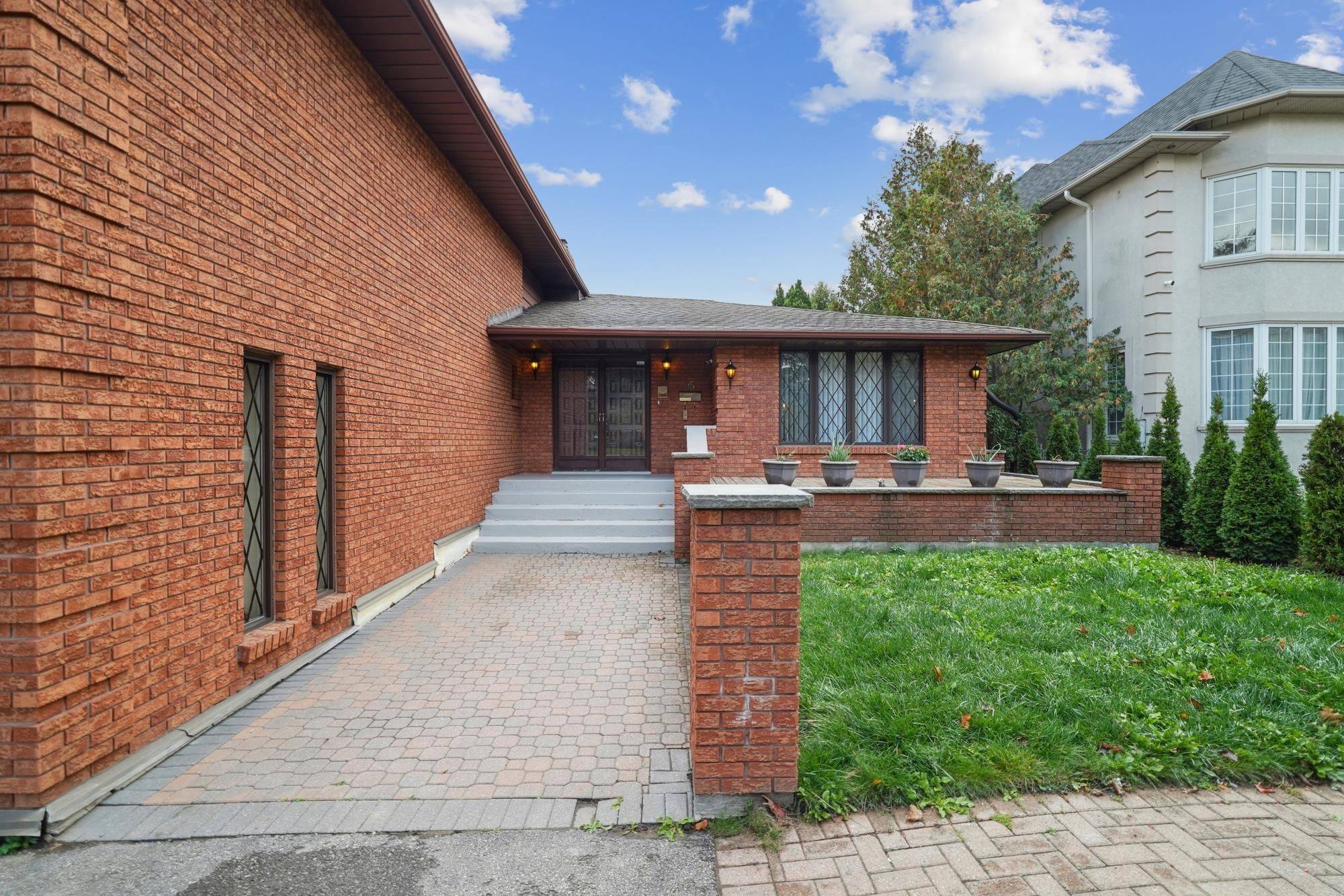 Richmond Hill, ON L4C 3T6,95 Pemberton RD