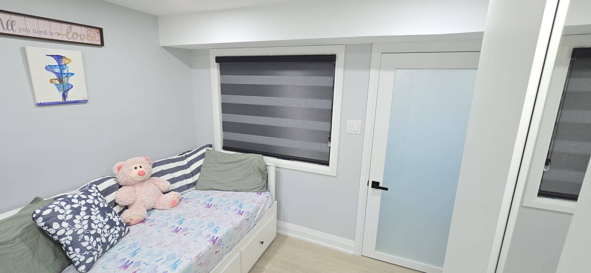 Toronto W10, ON M9V 2R7,21 Bentwick CRES