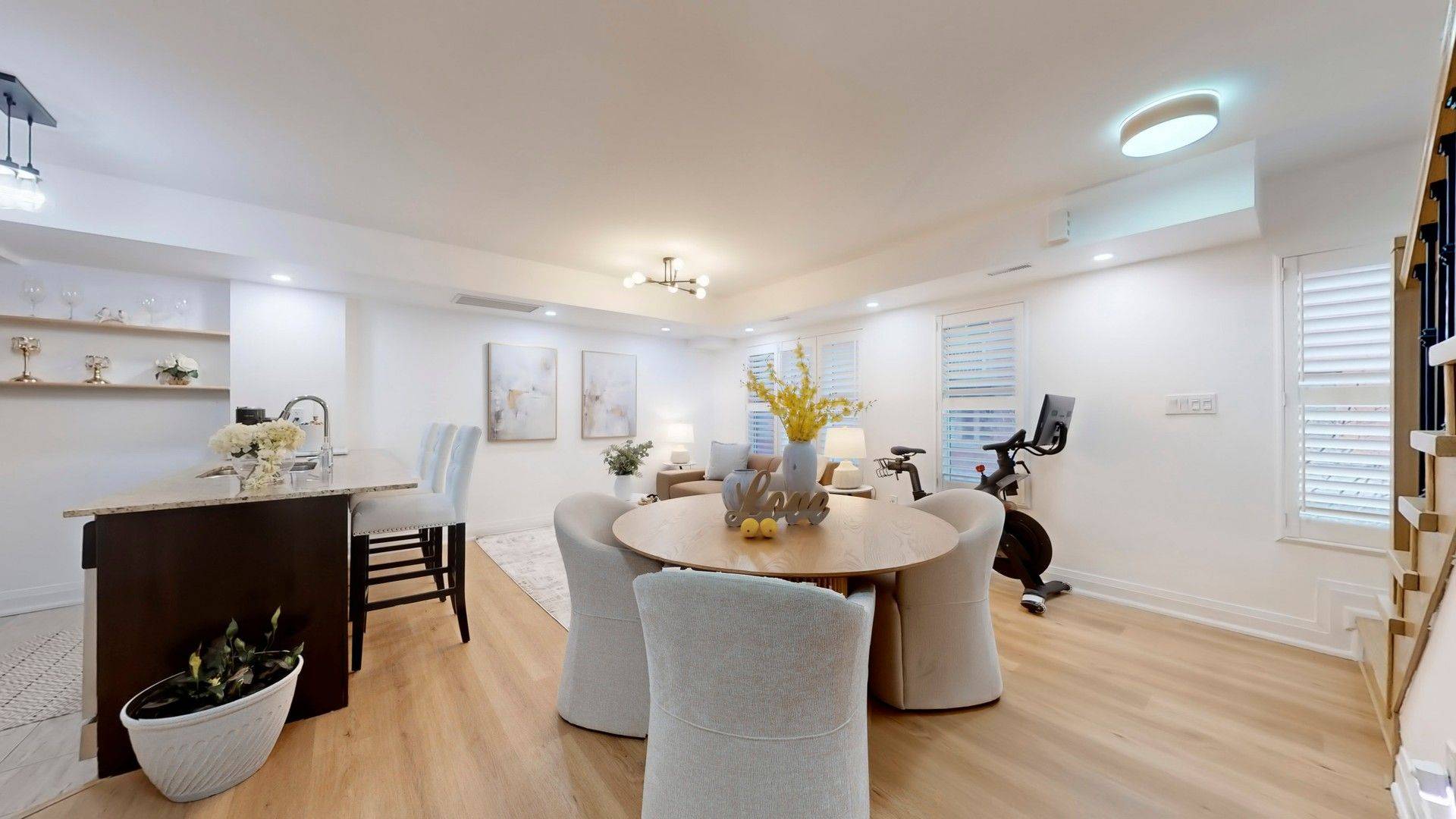 Toronto W02, ON M6H 4K8,25 Turntable CRES #226