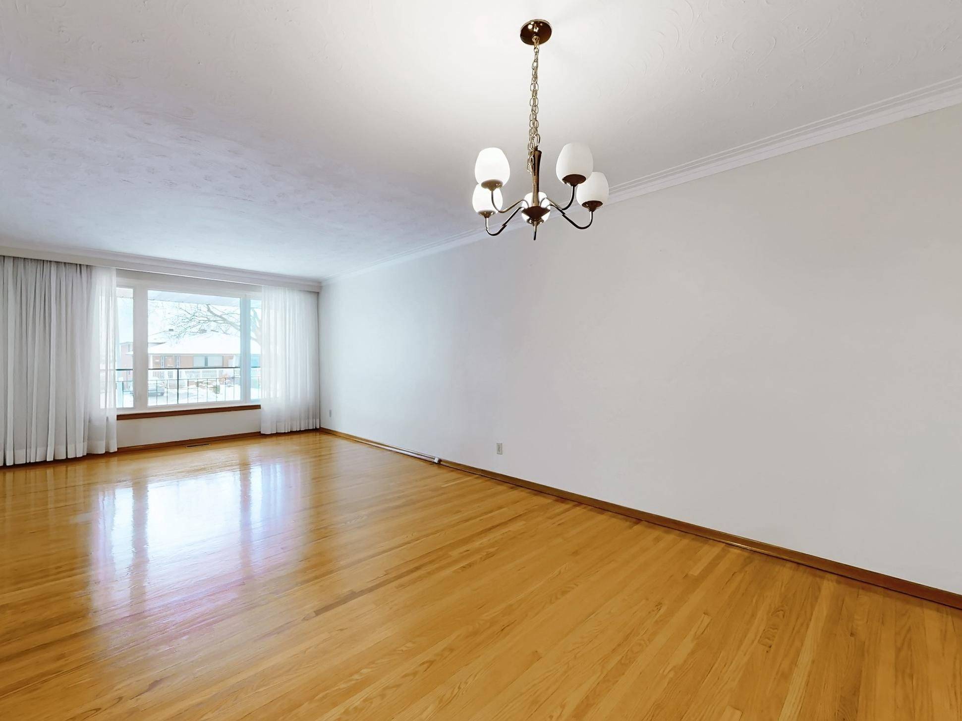 Toronto W05, ON M9M 1K8,26 Starview DR #Upper