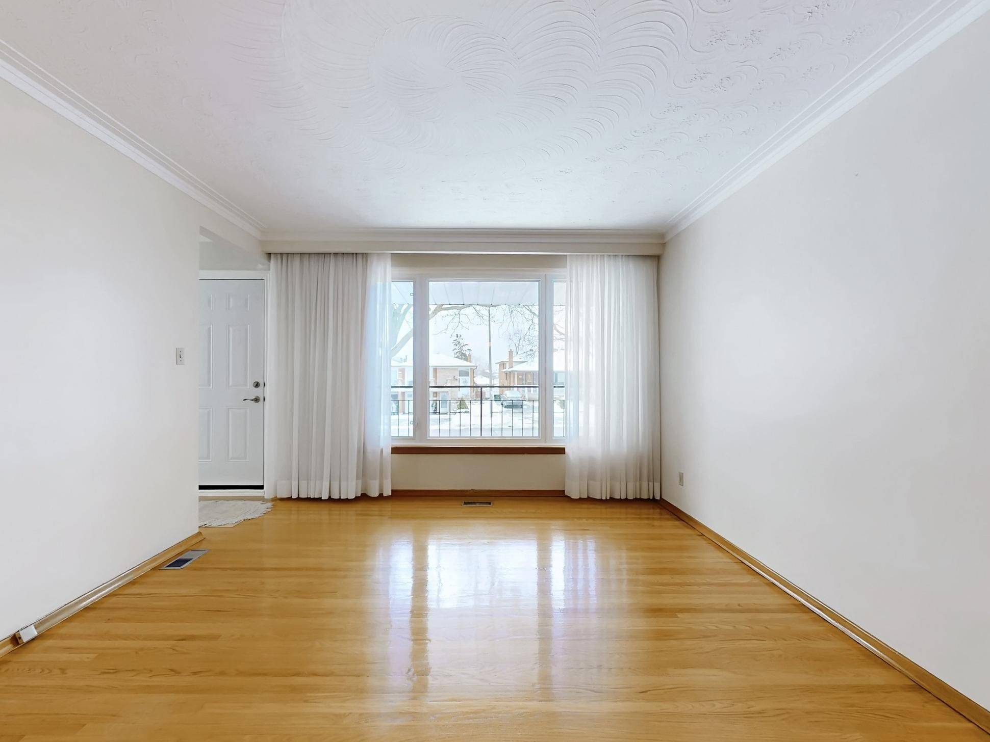 Toronto W05, ON M9M 1K8,26 Starview DR #Upper