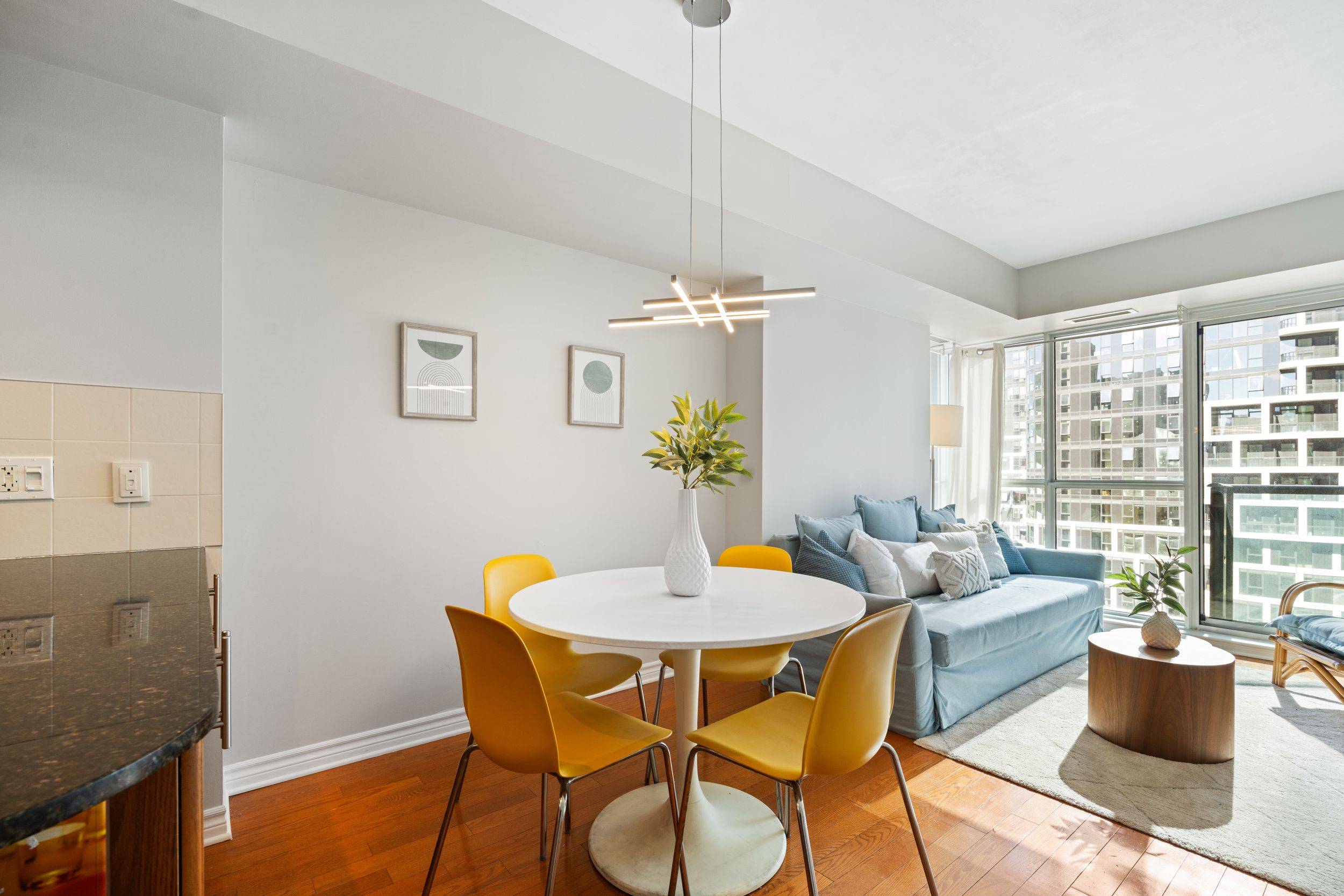 Ottawa Centre, ON K1N 6R4,445 Laurier AVE W #1403