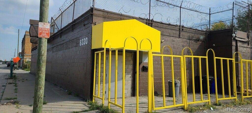 Detroit, MI 48213,8330 HARPER AVE
