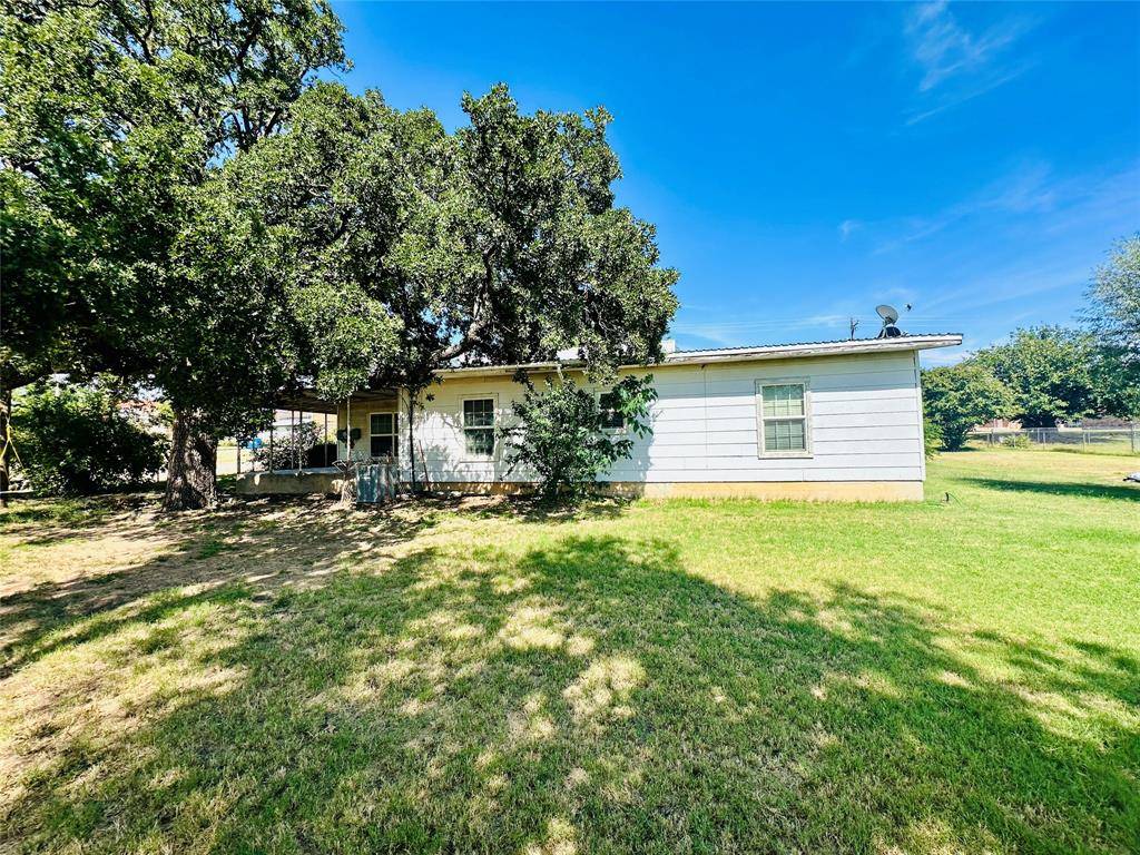 Cross Plains, TX 76443,125 2nd Street