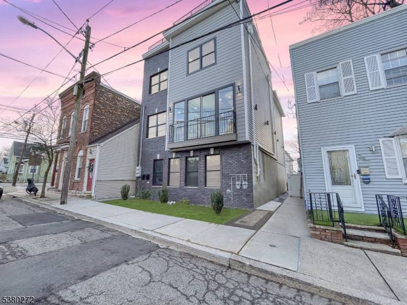 Jersey City, NJ 07305,285 Lembeck Ave #R