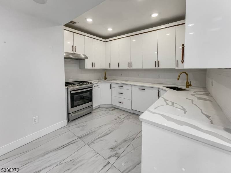 Jersey City, NJ 07305,285 Lembeck Ave #R