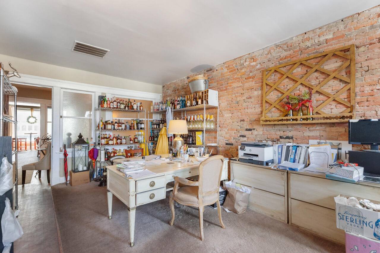 Adrian, MI 49221,113 E Maumee ST