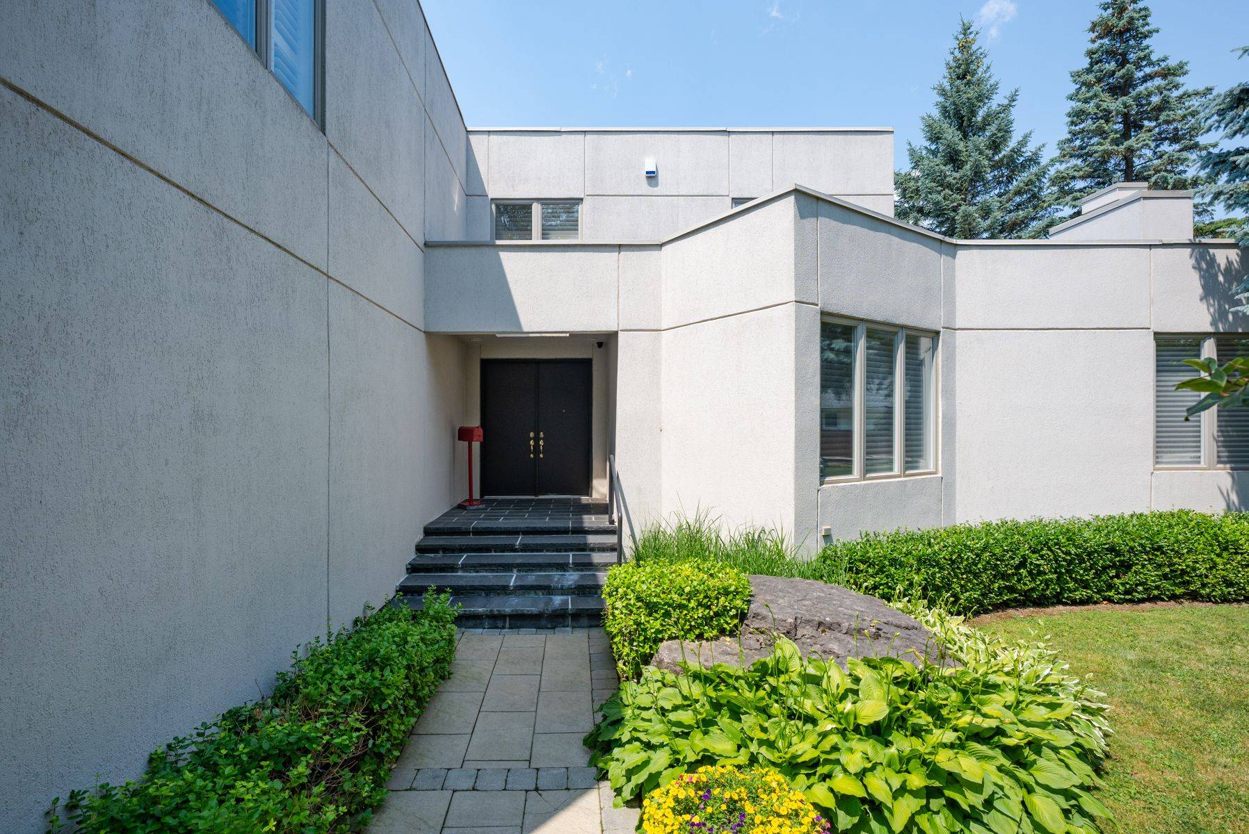 Toronto C12, ON M2L 1V2,8 Harrison RD